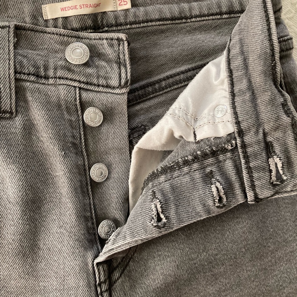 Levi's Women’s Gray Jeans - Picture 5 of 7